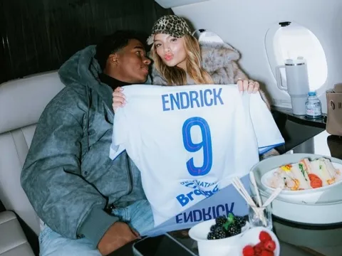 Endrick cùng vợ đến Lyon