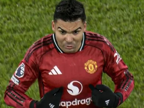 Casemiro sững người