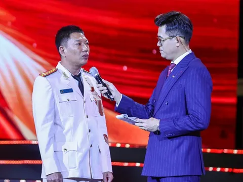 Thượng tá công an bơi 2km trong đêm lũ dữ cứu dân: Tấm gương lan tỏa tinh thần thi đua yêu nước