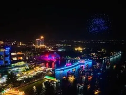 Rực rỡ đêm khai mạc Lễ hội Văn hóa sông nước Cần Thơ