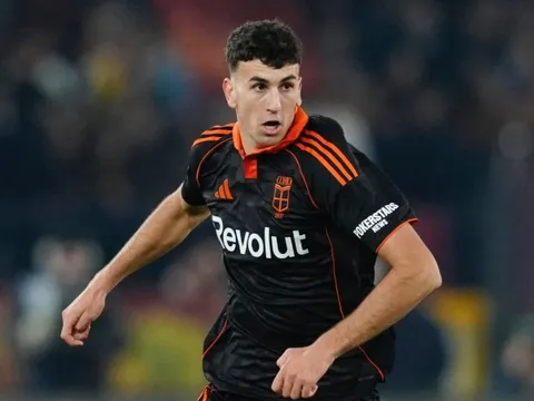 Trung vệ vô danh lọt tầm ngắm CLB Premier League