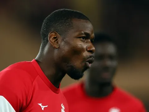 Đồng hồ đếm ngược với Pogba