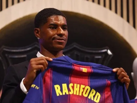 Rashford khiến fan Barca tranh cãi dữ dội