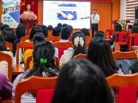 Trang bị năng lực số cho giáo viên: Tổ chức lại năng lực nghề nghiệp