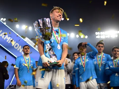 Vì sao Hojlund được Vieri bảo chứng