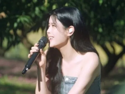 'Nữ hoàng nhạc phim' Lyn đăng thông điệp khó hiểu sau tuyên bố ly hôn