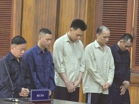 Thủ đoạn “rút ruột” hàng ngàn túi xách xuất ngoại của nhóm tài xế xe tải đường dài