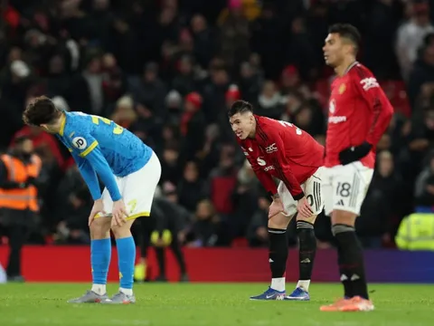 CĐV MU nổi giận