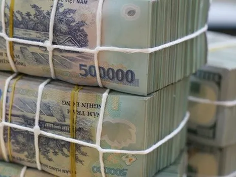 Người dân ồ ạt gửi tiền, ngân hàng phải thông báo kết thúc sớm khuyến mại