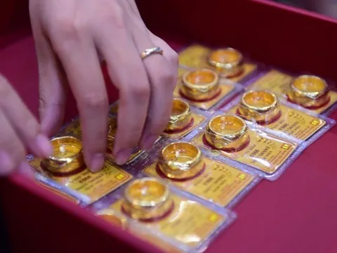 Khách mua vàng tại SJC trong hôm nay chú ý!