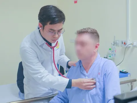 Người nước ngoài ngừng tim sau chơi pickleball, thoát cửa tử nhờ bác sĩ Việt 0