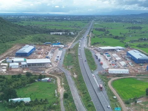 Di chuyển trên cao tốc Bắc-Nam nghỉ chân ở trạm nào?