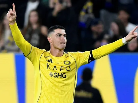 Màn ăn mừng thổi bùng tranh cãi của Ronaldo