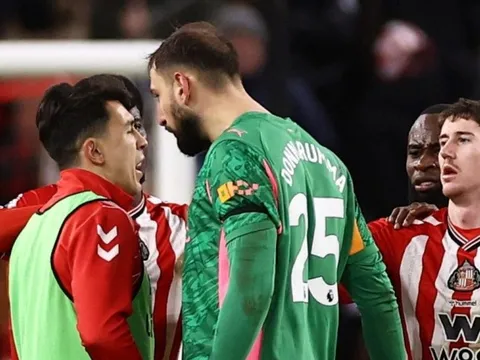 Cảnh hỗn loạn ở trận hòa của Man City