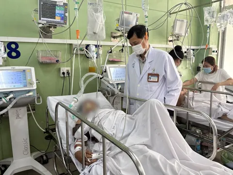 Nhiều người tiệc tùng liên miên dịp cuối năm, bác sĩ cảnh báo ngộ độc rượu 0