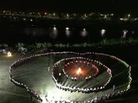 Mường Lay xác lập kỷ lục với 'Vũ điệu đoàn kết bên dòng Đà Giang'