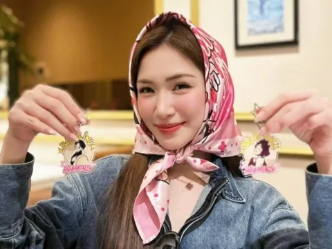 Hòa Minzy chi nhiều tiền hơn 10 năm qua cho một nam đồng nghiệp