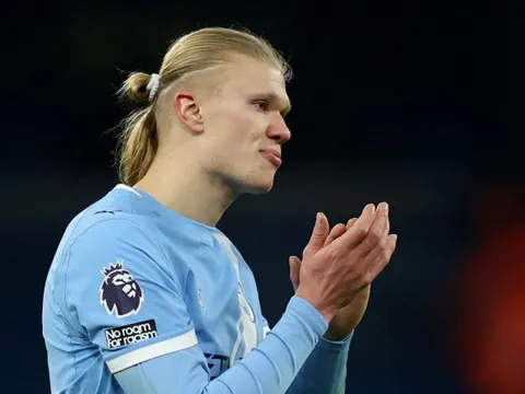 Man City sụp đổ trước Chelsea ở phút 90+4