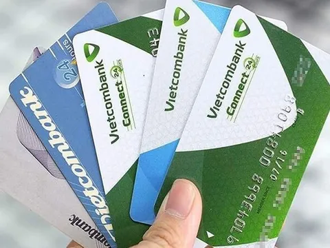 Từ nay, mở thẻ tín dụng Vietcombank, Agribank và BIDV... đều phải trực tiếp ra ngân hàng