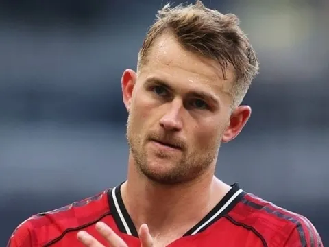 'Cái dớp' khó tin của trung vệ MU