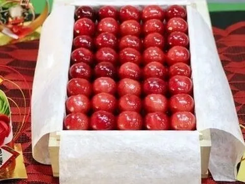 Nhật Bản: Hộp quả anh đào thượng hạng được bán với giá 1,8 triệu Yen