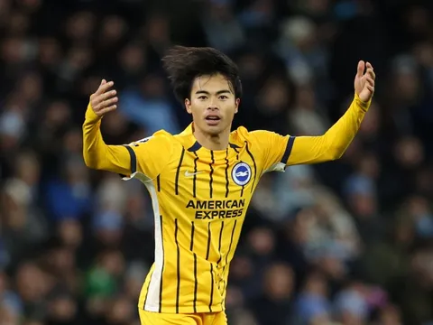 Man City ôm hận vì Mitoma