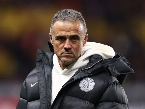 HLV Enrique làm nên lịch sử với PSG
