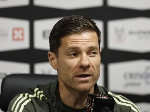 HLV Alonso phẫn nộ với Simeone