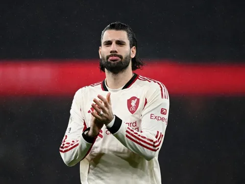 Liverpool tiếp lửa cho cuộc đua vô địch