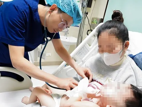 Bé 3 tuổi bị chó nhà 30kg cắn thấu ngực, nguy kịch 0