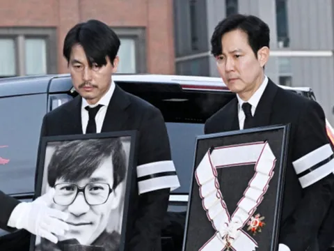 Xúc động lễ tang diễn viên Ahn Sung Ki