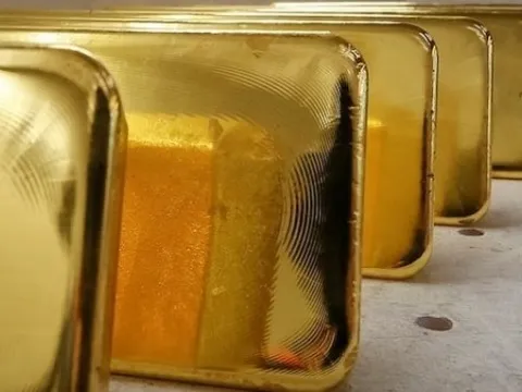 Giá vàng hôm nay 9/1/2026 'quay đầu giảm', triển vọng của vàng trong nước? Chuyên gia cảnh báo rủi ro với giá bạc trong ngắn hạn