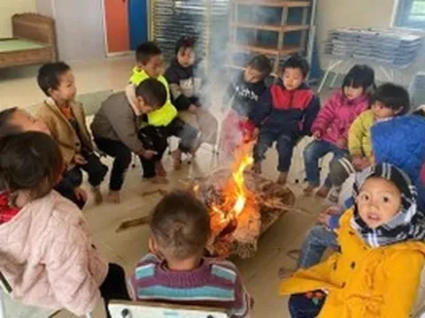 Thầy trò vùng cao ứng phó rét đậm, rét hại