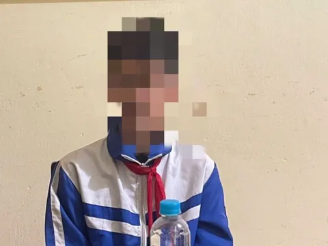 Nam sinh lớp 7 đăng clip liên quan đến vũ khí, bạo lực lên TikTok vì thấy "ngầu"