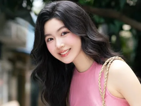 Ảnh quả khứ của con gái MC Quyền Linh gây chú ý