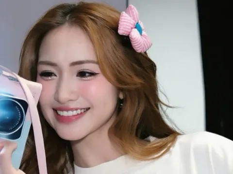 Người đặc biệt đến chung vui cùng Hòa Minzy ở ngày trọng đại