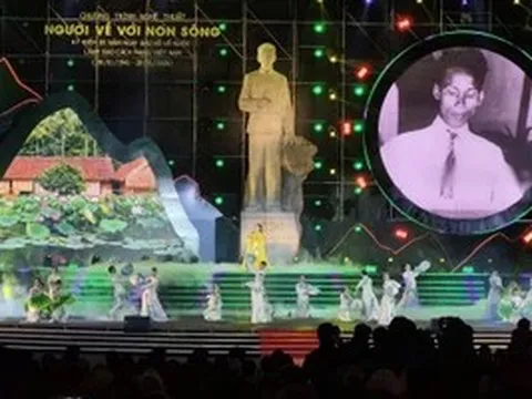 Thiêng liêng và xúc động chương trình nghệ thuật 'Người về với non sông'