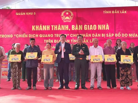 Quân khu 5 hoàn thành thắng lợi Chiến dịch Quang Trung, trao 610 căn nhà mới cho nhân dân