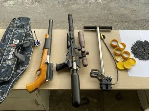 Hải Phòng: Người dân giao nộp súng K54, súng hoa cải và hàng trăm vũ khí các loại