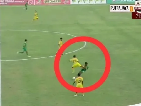 Cầu thủ Indonesia bị cấm suốt đời vì cú đá kinh hoàng