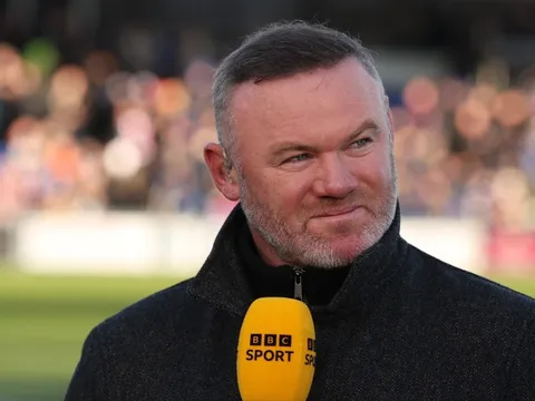 Rooney nghẹn ngào khi chứng kiến em trai tạo địa chấn