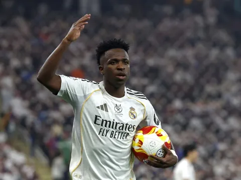 Vinicius ghi siêu phẩm để đời