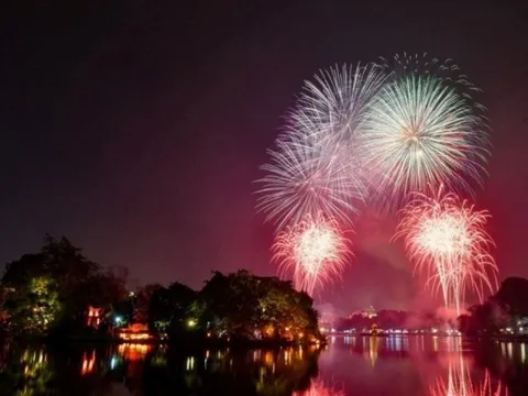 Sun Group tài trợ 100% kinh phí bắn 10.000 quả pháo hoa kéo dài 30 phút tại Hà Nội