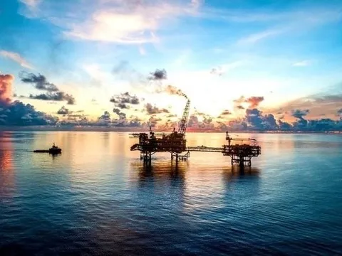 Kho báu dị thường ngoài khơi khiến các ông lớn quốc tế rút lui, DN Việt dùng lượng thép ngang 1.200 xe tăng hạng nặng, lập kỳ tích