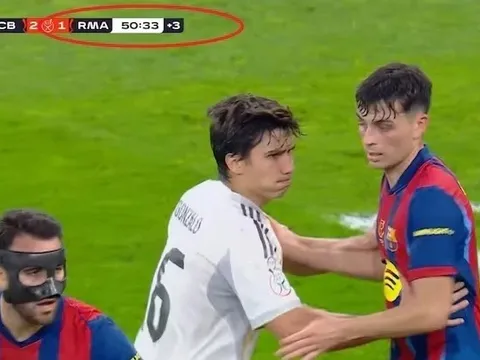 Trọng tài gây tranh cãi lớn ở trận El Clasico