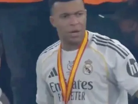 Khoảnh khắc xấu xí của Mbappe