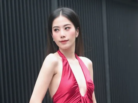 Khán giả ngao ngán khi Nam Em lại chiêu trò trên sân khấu