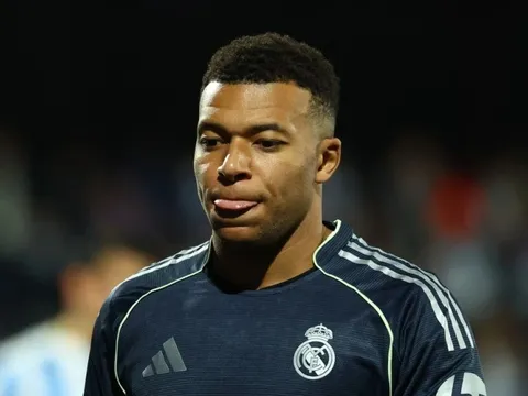 Mbappe nén đau để cứu Alonso