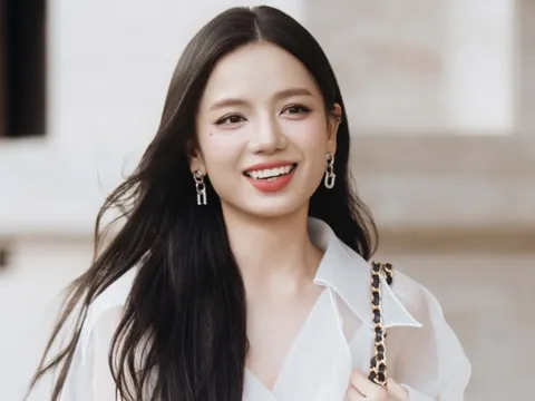 Cận nhan sắc của nữ chính phim Mưa Đỏ qua cam thường