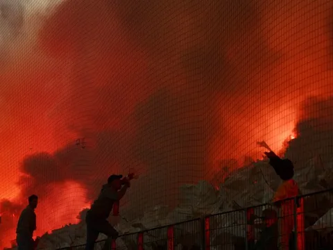 Cảnh mù mịt ở trận đấu của Bayern